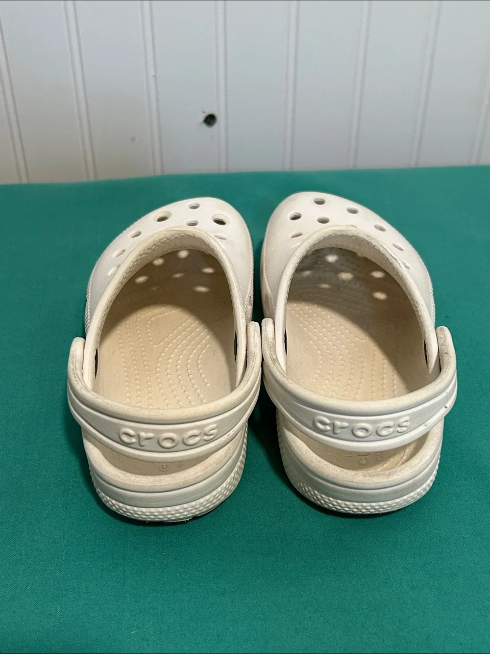 CROCS Kids White Clog Sandals with Heel Strap Sz: c11